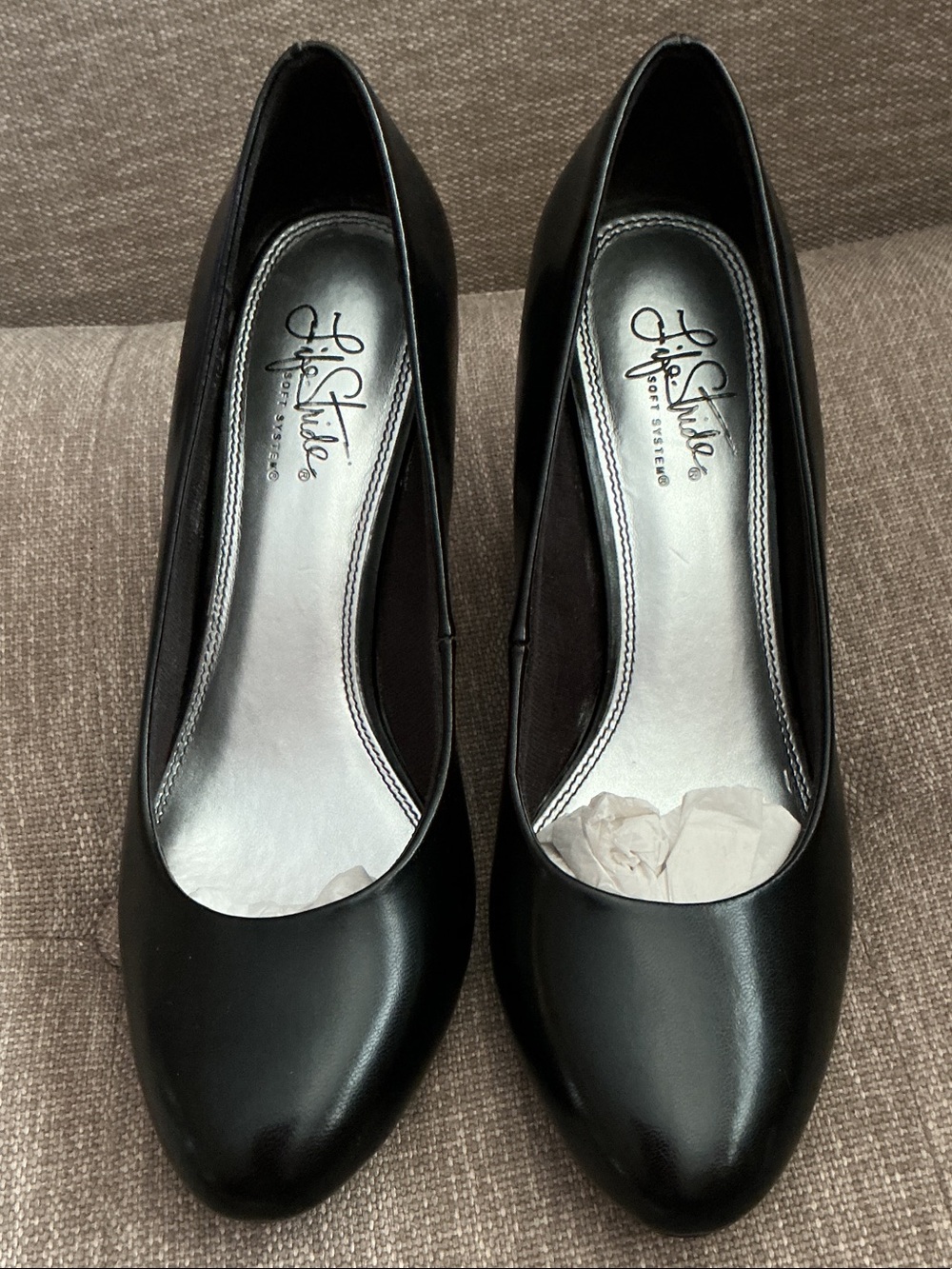 Life Stride Black Rounded-Toe Leather Pumps